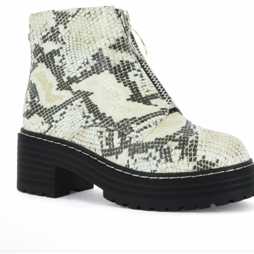 NWT ZOE Platform Snakeskin Bootie - Size 9